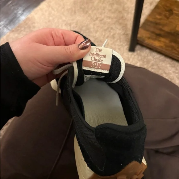 Gently worn New Balance 327s - Picture 4 of 6